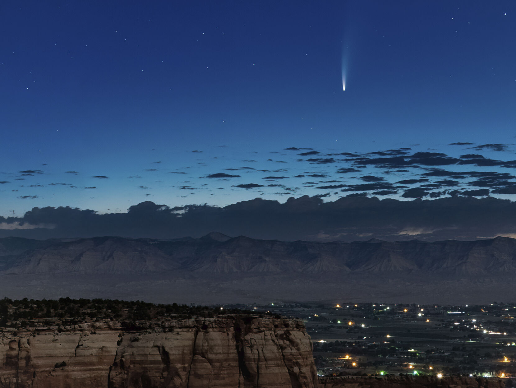 APTOPIX Visiting Comet